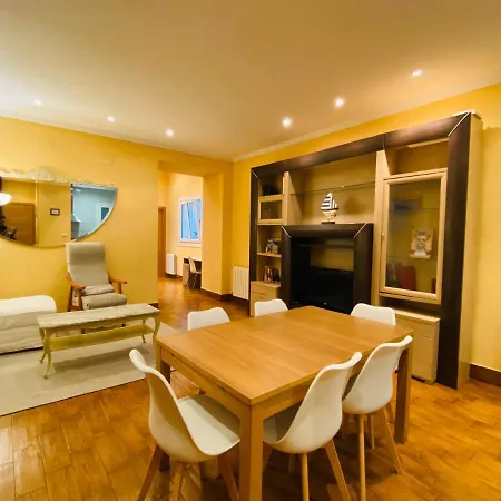Casa Naranja - Centrally Located, Spacious, Unique Apartment San Sebastian