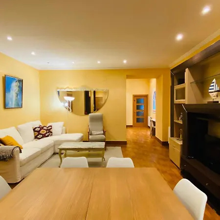 Casa Naranja - Centrally Located, Spacious, Unique Apartment San Sebastian